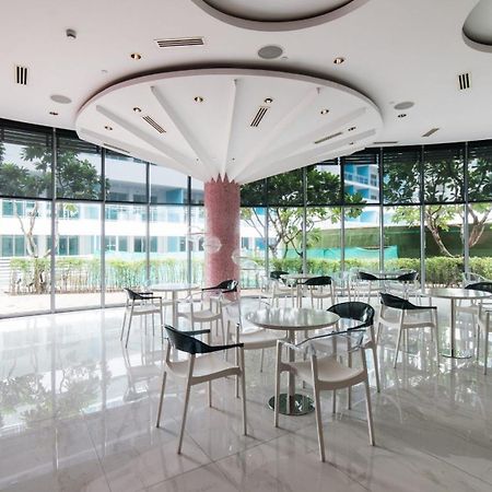 Azure Urban Resort Staycation มะนิลา ภายนอก รูปภาพ